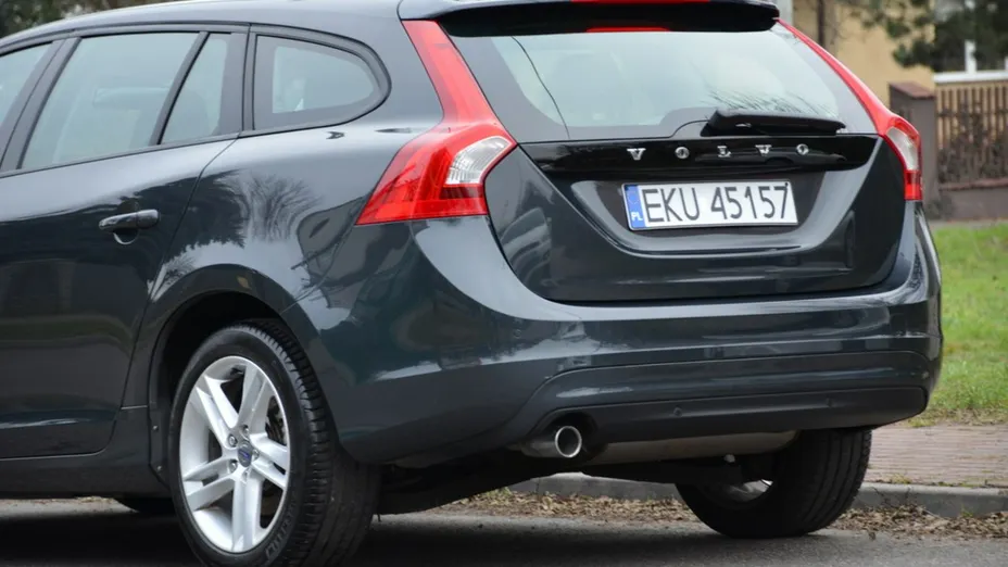 VOLVO V60 -
