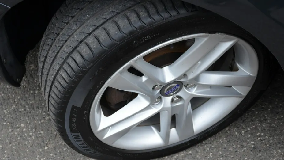 VOLVO V60 -
