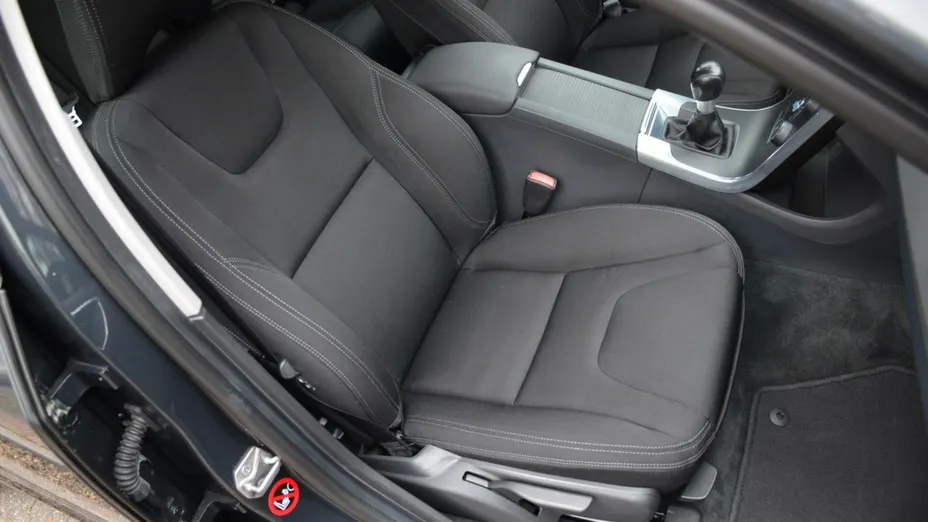 VOLVO V60 -