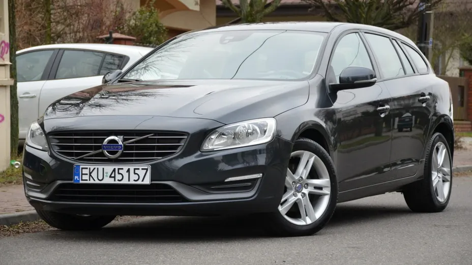 VOLVO V60 -