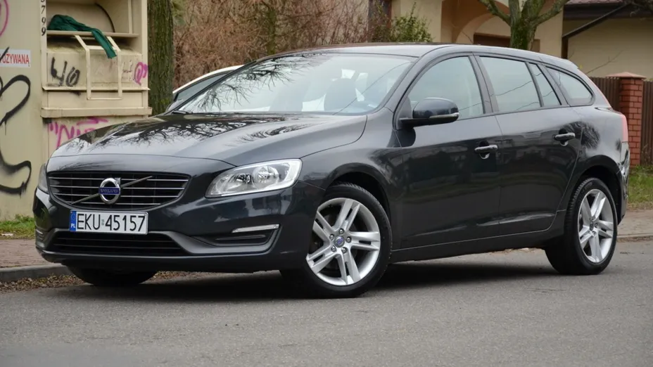 VOLVO V60 -