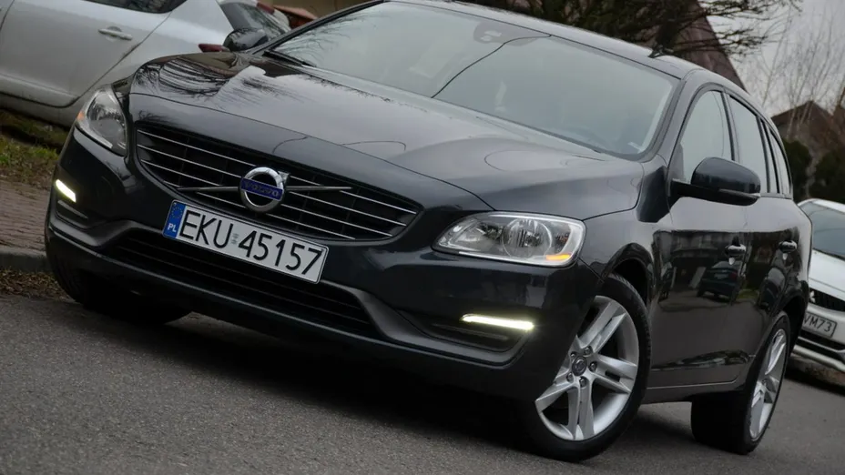 VOLVO V60 -