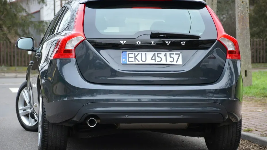VOLVO V60 -