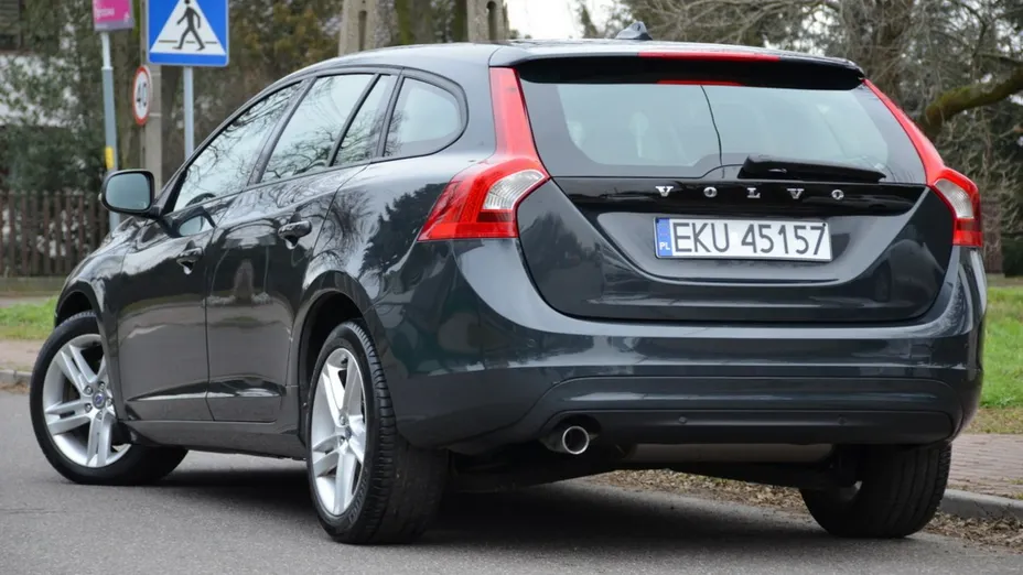 VOLVO V60 -