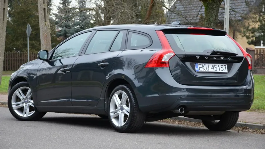 VOLVO V60 -