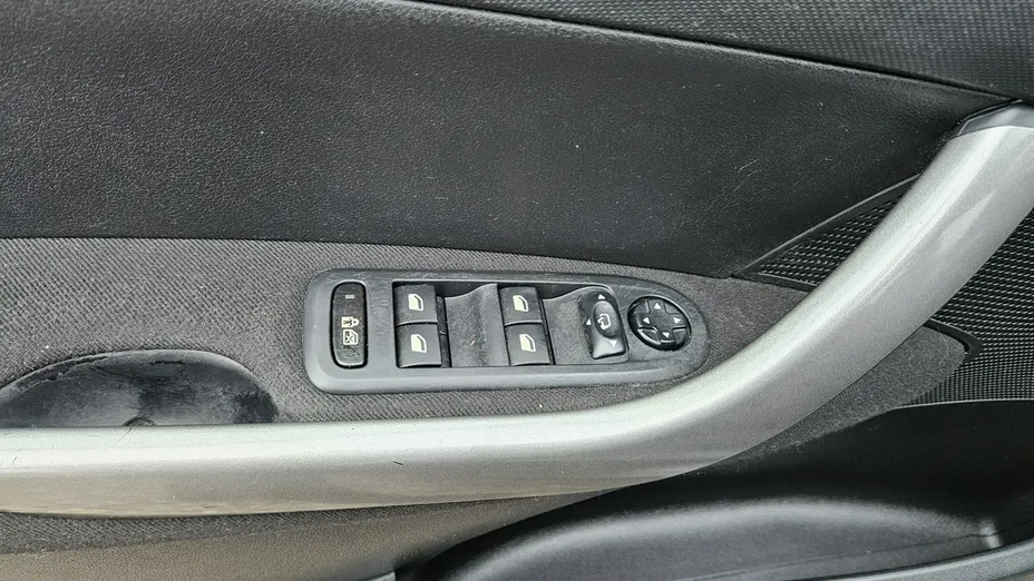 PEUGEOT 308 -