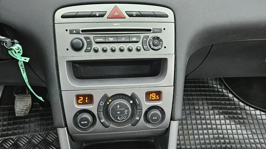 PEUGEOT 308 -