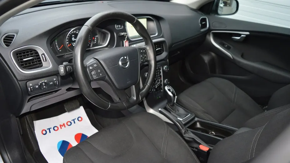 VOLVO V40 -