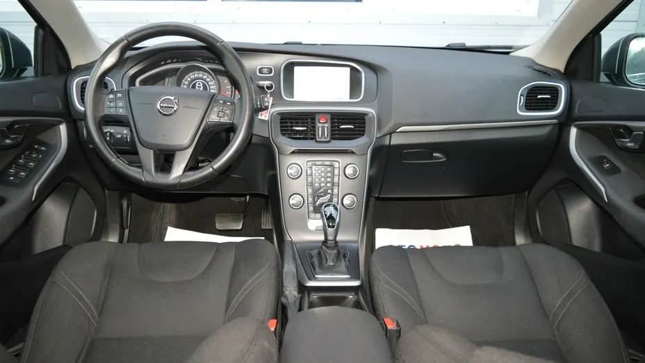 VOLVO V40 -