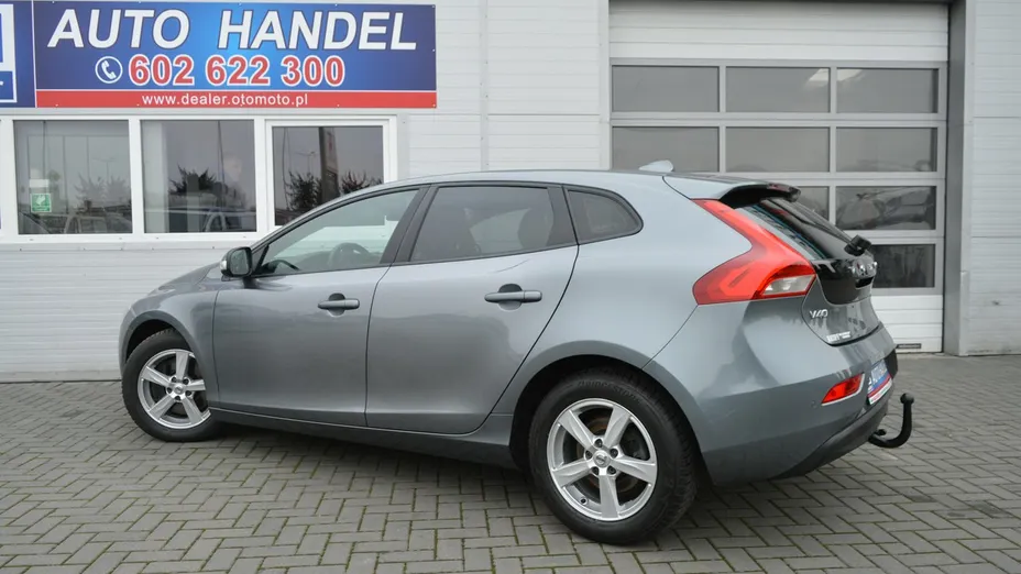 VOLVO V40 -