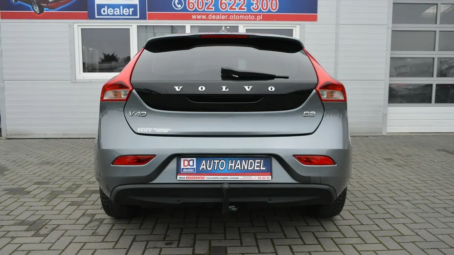 VOLVO V40 -