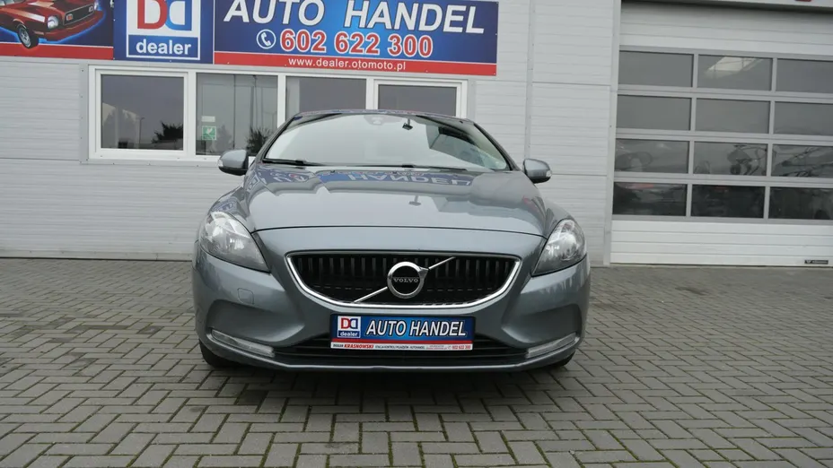 VOLVO V40 -