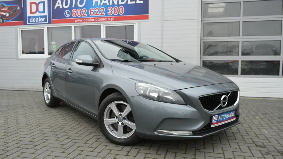 VOLVO V40 -