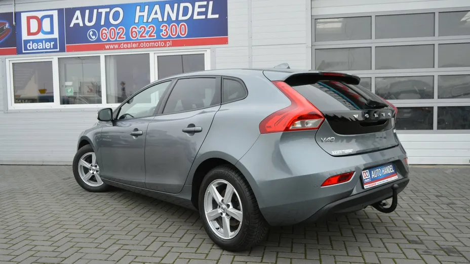 VOLVO V40 -