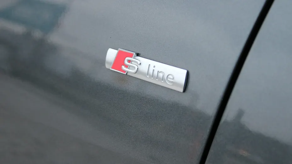 AUDI A6 -