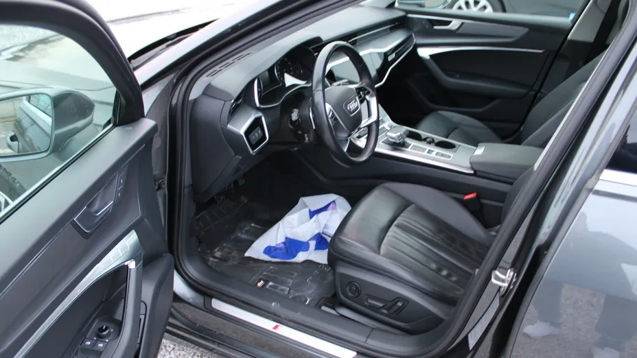 AUDI A6 -