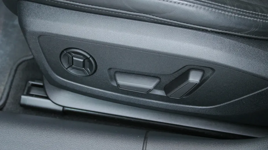 AUDI A6 -