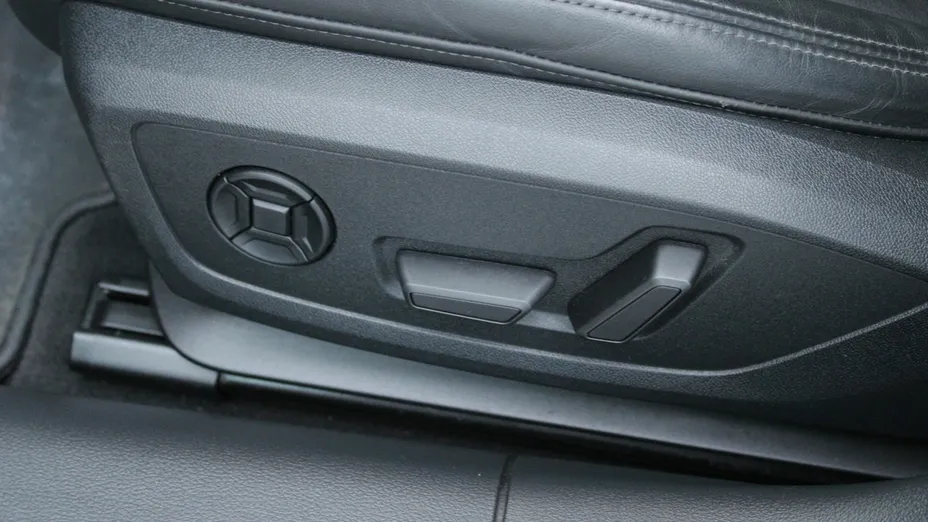AUDI A6 -