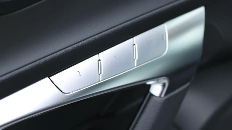 AUDI A6 -