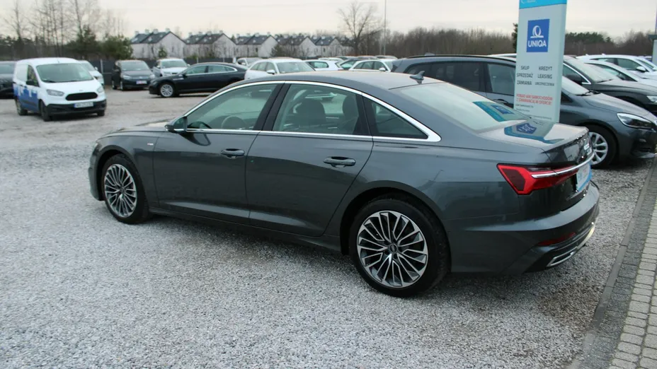 AUDI A6 -