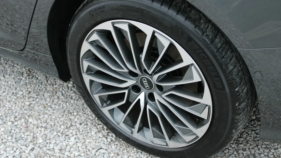 AUDI A6 -