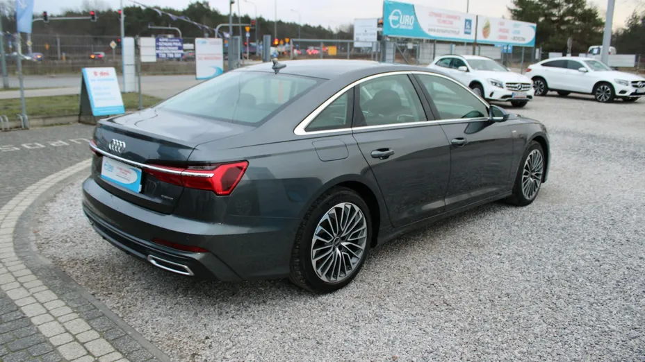 AUDI A6 -