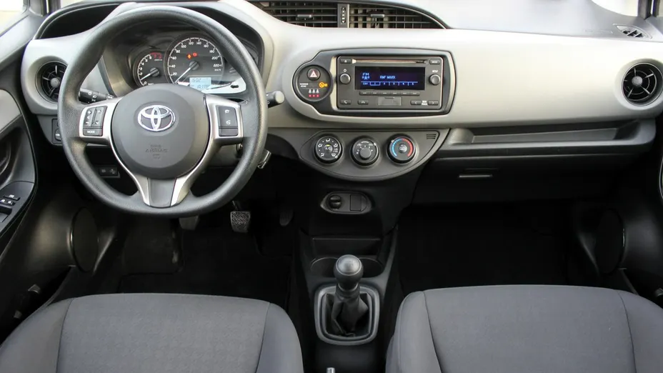 TOYOTA Yaris -