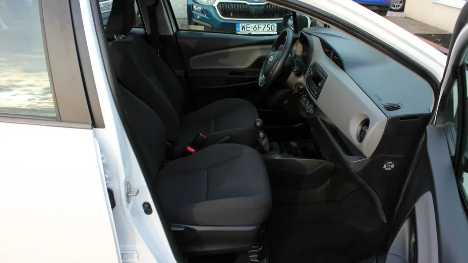 TOYOTA Yaris -