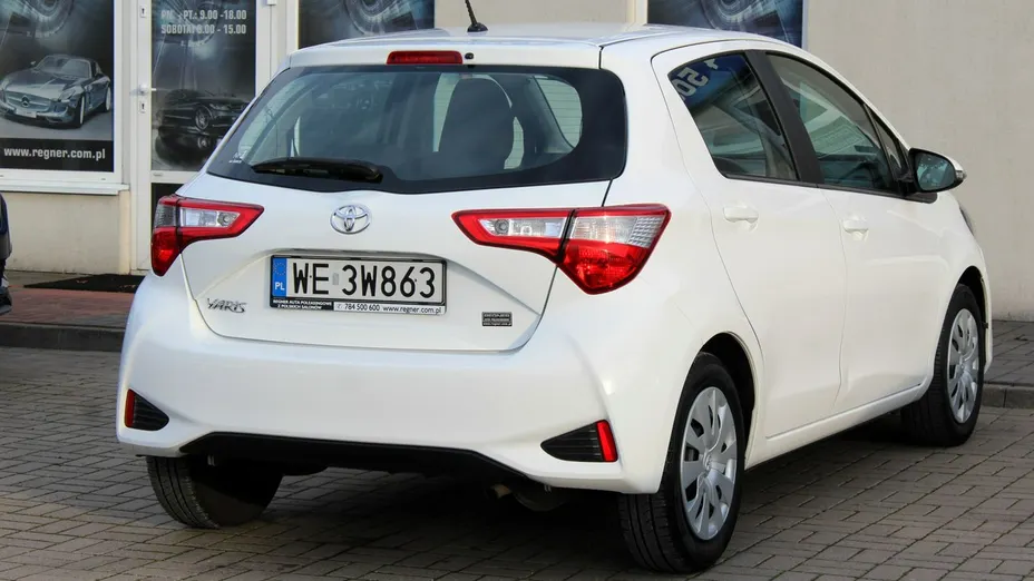TOYOTA Yaris -