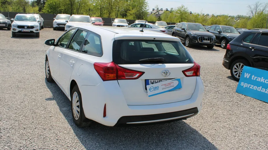 TOYOTA Auris -