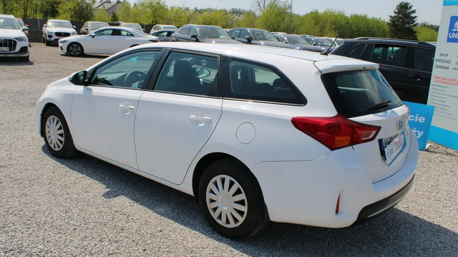 TOYOTA Auris -