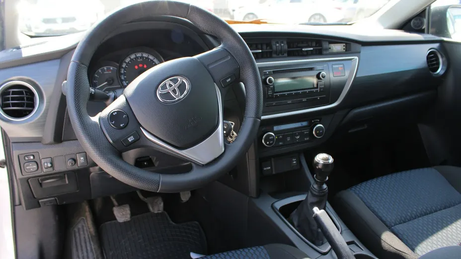 TOYOTA Auris -