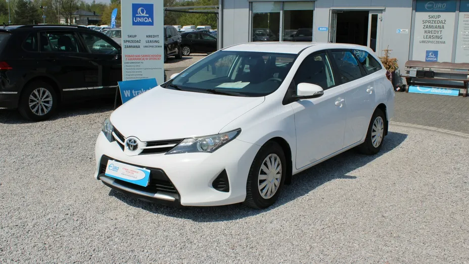 TOYOTA Auris -