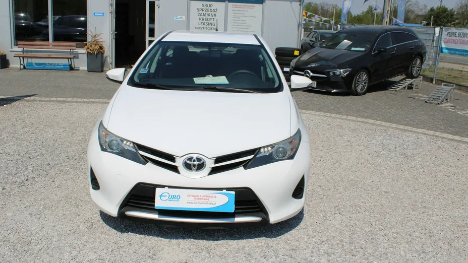 TOYOTA Auris -