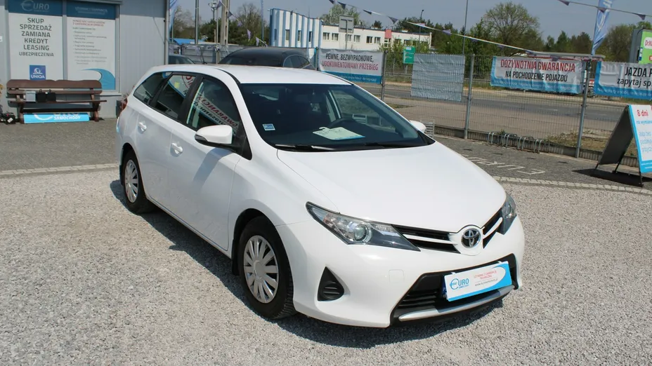 TOYOTA Auris -
