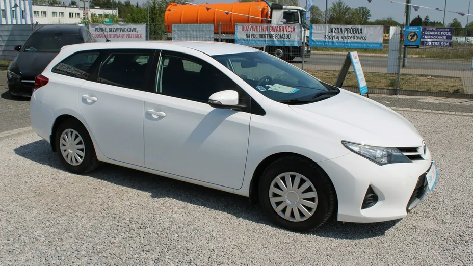 TOYOTA Auris -