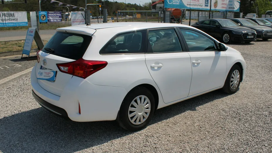 TOYOTA Auris -