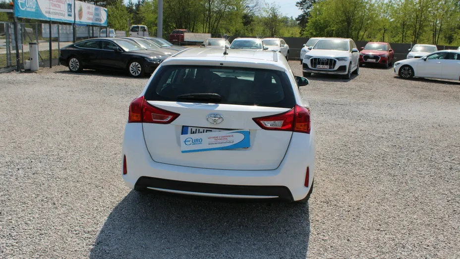 TOYOTA Auris -