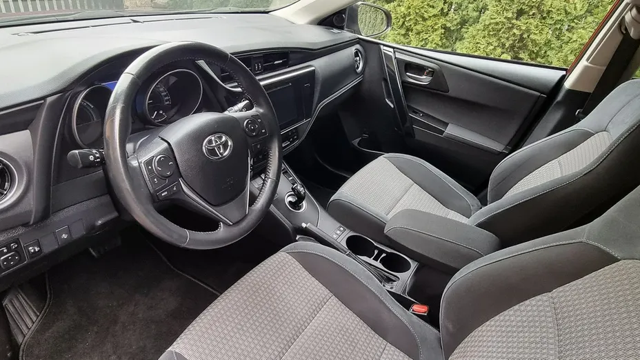 TOYOTA Auris -