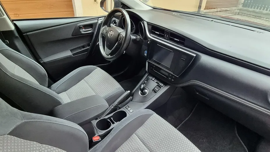 TOYOTA Auris -