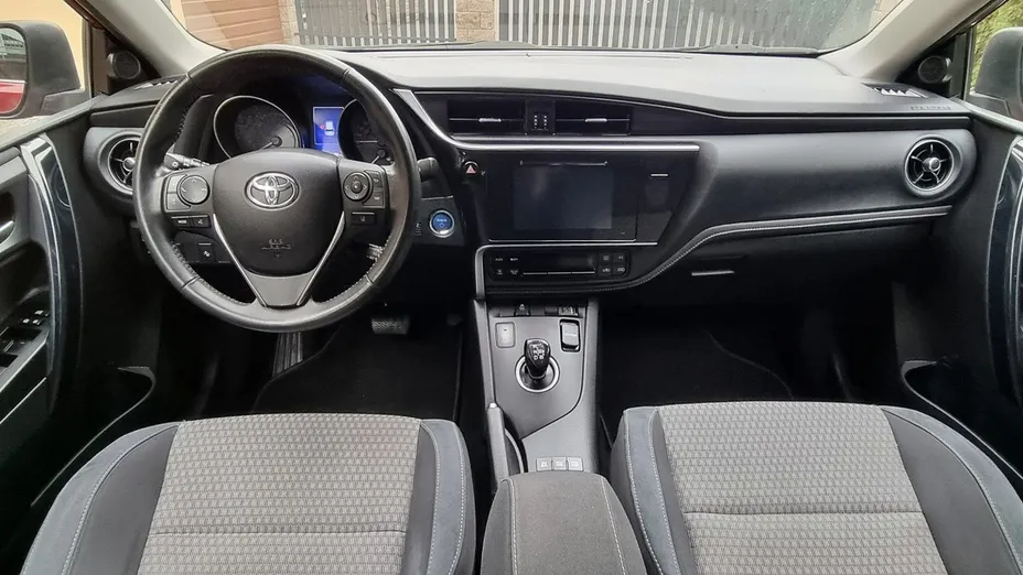 TOYOTA Auris -