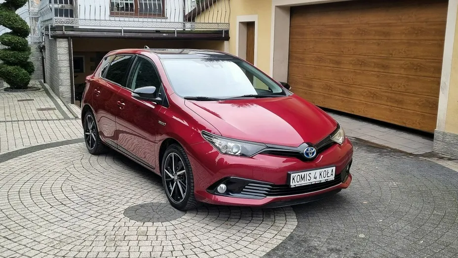 TOYOTA Auris -