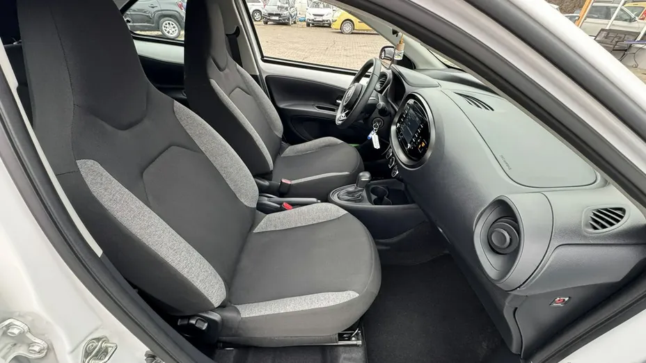 TOYOTA Aygo X -