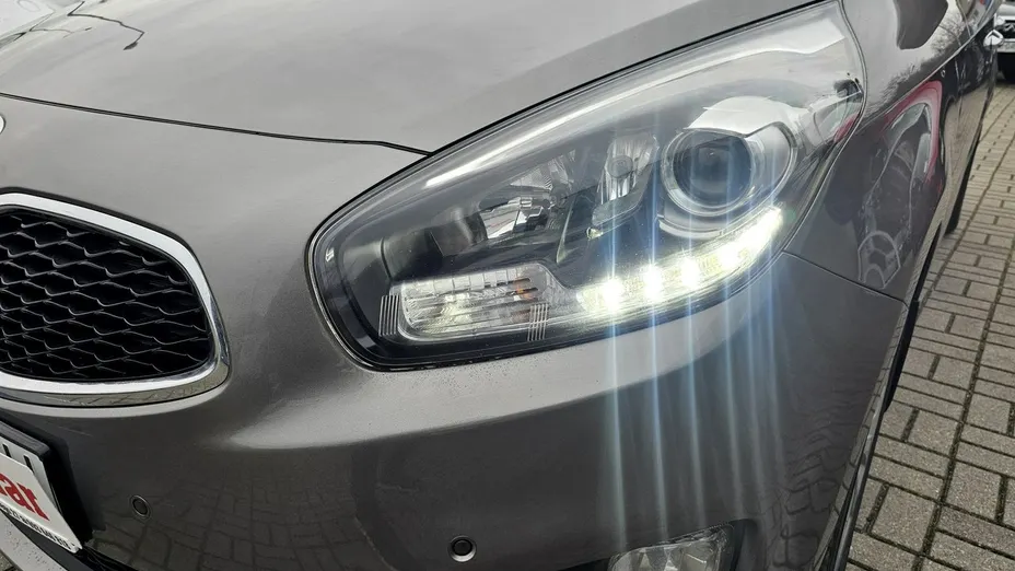KIA Carens -