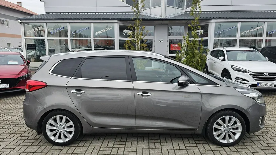 KIA Carens -