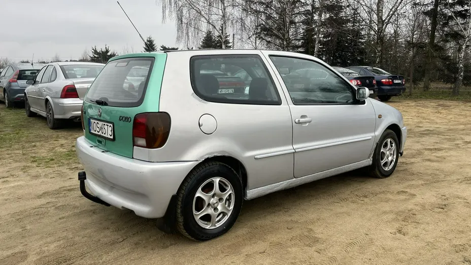 VOLKSWAGEN Polo -