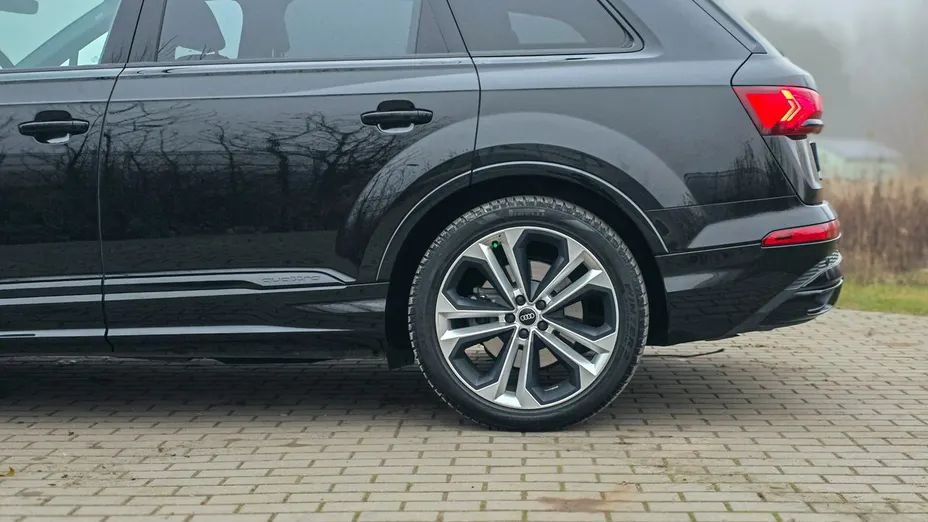 AUDI Q7 -