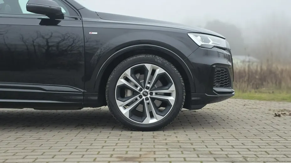 AUDI Q7 -
