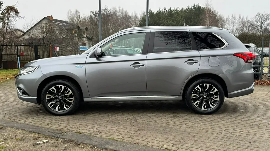 MITSUBISHI Outlander -