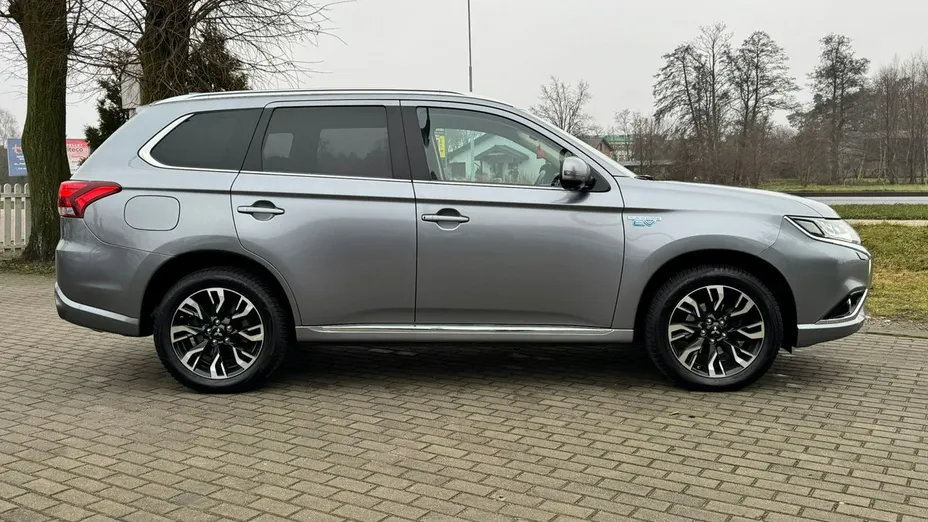 MITSUBISHI Outlander -